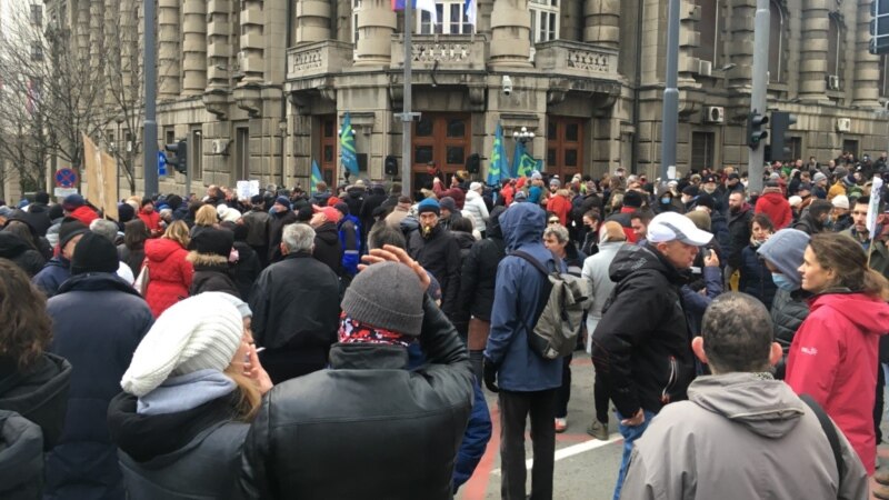 Protest protiv kompanije Rio Tinto ispred Vlade Srbije