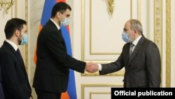 Armenia - Prime Minister Nikol Pashinian receives Yerevan's new Mayor Hrachya Sargsian, December 23, 2021