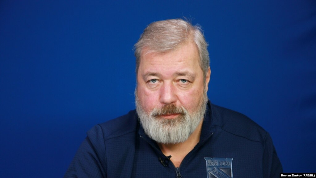 Російська «Новая газета», головним редактором якої є Дмитро Муратов, 4 березня пообіцяла видалити всі матеріали про війну РФ з Україною
