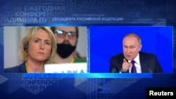 Путин баспасөз мәслихатында Sky News журналисінің сұрағына жауап беріп отыр.