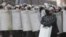 Полиция перекрывает улицы в Алматы, 5 января 2022