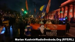 Екінші дүниежүзілік соғыс кезінде украин ұлтшылдары ұйымын (ОУН) басқарған Степан Бандераның туған күні оны еске алып шеруге шыққандар. Киев, 1 қаңтар 2022 жыл.