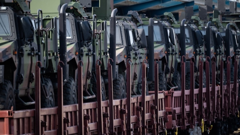 Міністерка Іспанії оголосила про надання Україні «значної кількості» бронемашин та 155-мм боєприпасів