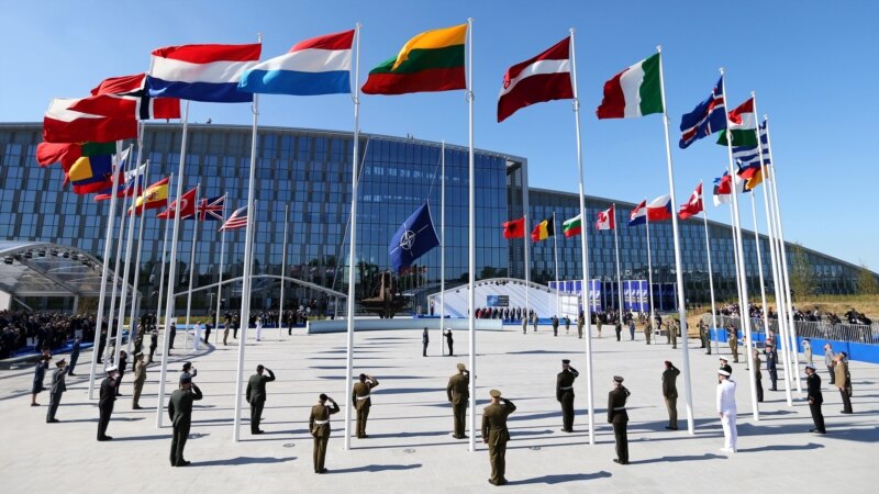 Бендот на американски воени сили ја изведе химната на НАТО во чест на македонското членство