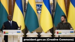 Гвинея-Бисаунун президенти Сисоку Эмбало менен Украинанын президенти Владимир Зеленский. Киев, Украина.