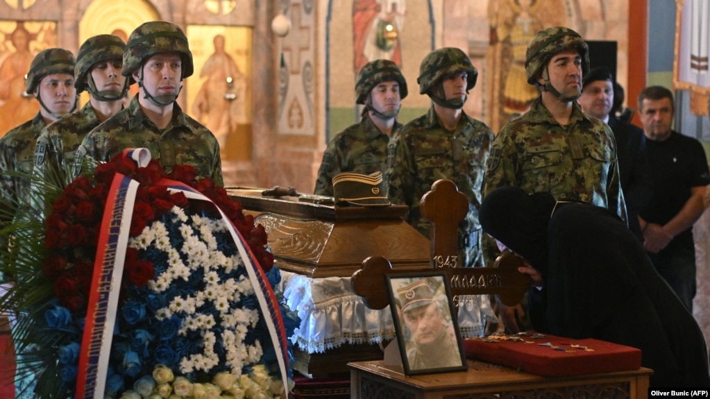 Arkivoli i Mlladiqit, i cili vdiq më 27 gusht në Hagë, u ekspozua në Kishën e Shën Lukës në Beograd, 7 shtator 2026.