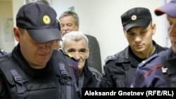 Юрий Дмитриев сегодня на суде, который проходит в закрытом режиме