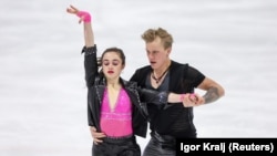 Іван Дзясятаў і яго партнэрка Ізабэла Флорэс на спаборніцтвах у Заграбе, Харватыя, 8 снежня 2023 года.