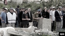 Молитва на месте разрушенного поселения 26 марта 2007