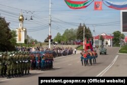 Militari ruși și transnistreni la Tiraspol, 9 mai 2017