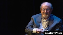 Shkrimtari Salman Rushdie (Ilustrim)