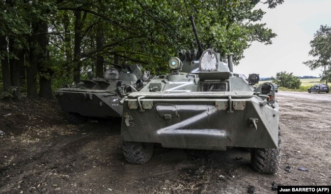 Покинута під час настання ЗСУ російська бронетехніка з найновішими оптичними системами біля міста Балаклії, звільненого від армії Росії. Фото від 10 вересня 2022 року