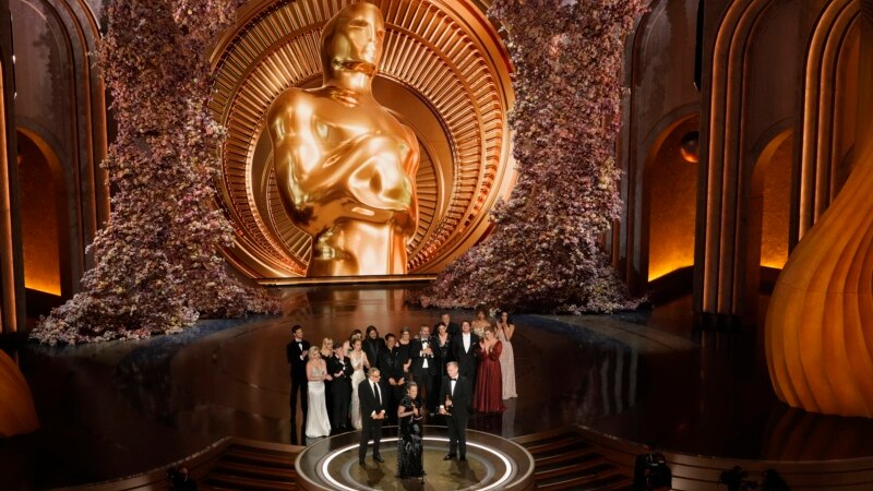 “Oppenheimer” mbizotëron çmimet Oscar