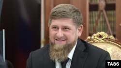 Ресей президенті Владимир Путин қабылдауында отырған Шешенстан басшысы Рамзан Қадыров. 