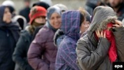 Greece -- Migrants line up to receive food at the Greek-Macedonian border, in Idomeni, Greece, 25 March 2016. 