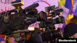 МЗС каже: російські загарбники скоюють вбивства та переслідування журналістів, обшуки в приміщеннях редакцій та фактичний примус припинити журналістську роботу