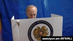 Armenia - Former President Robert Khocharian votes in parliamentary elections, June 7, 2026.