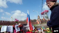 Boris Nemtsowyň öldürilen ýerinde halk tarapyndan döredilen ýadygärlik, Moskwa 