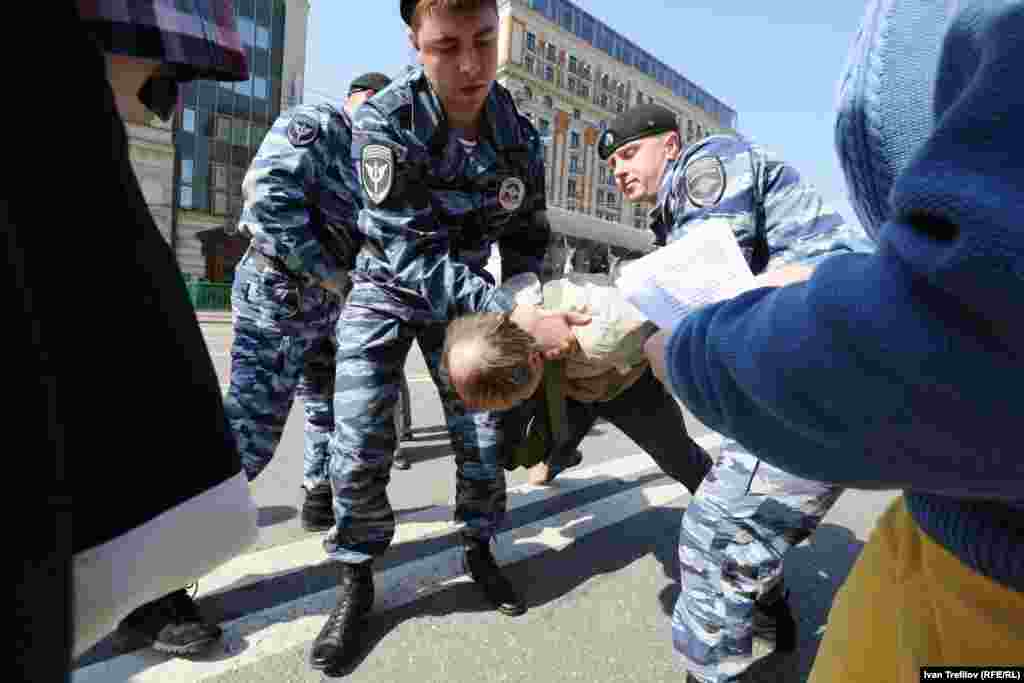 Антивоєнна акція на підтримку України в Москві. Затримання. Про це ТУТ (ВІДЕО)