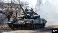 Український танк у Дебальцеві. 13 лютого 2015 року