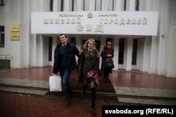Юры Паўлавец выходзіць з суду 2 лютага