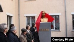 Бюст Сталина в Луганске