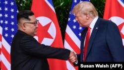 Встреча Дональда Трампа и Ким Чен Ына в Сингапуре 12 июня 2018.