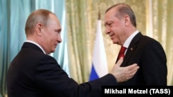 Владимир Путин и Реджеп Эрдоган во время встречи в Москве 10 февраля 2017.