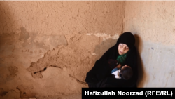 آرشیف- یک خانم معتاد به مواد مخدر در ولایت فراه