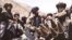 آرشیف، جنگجویان گروه طالبان در نزدیکی های کابل. Oct. 3, 1996