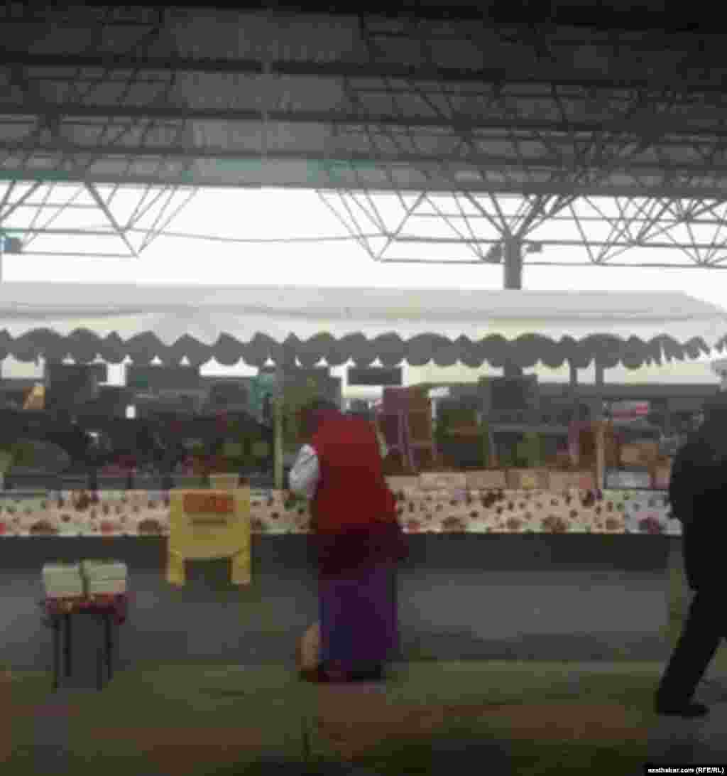 Azyk bazary, Aşgabat