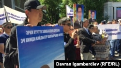 Саясатчы Садыр Жапаровдун тарапкерлери. 29-май, 2018-жыл. 