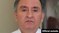 Раҳмат Исматзода. Акс аз вебсайти Додгоҳи олии иқтисодии Тоҷикистон