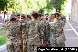Взвод дівчат у Київському військовому ліцеї Богуна. Київ, 31 серпня 2019 року