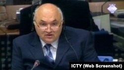 Kao svedok odbrane na suđenju Miloševiću u Hagu 2005, Janićević je tvrdio da su u Račku stradali pripadnici OVK u sukobu sa policijom.