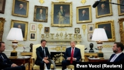 Президент США Дональд Трамп зустрічається з генеральним секретарем НАТО Марком Рютте в Овальному кабінеті Білого дому 24 червня 2026 року