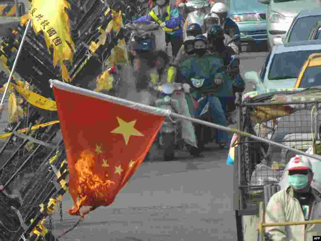 Дэманстрацыя пратэсту ў Тайвані супраць візыту высокага ўрадоўцы з КНР - Фота: AFP