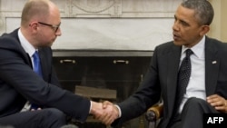 Американско-украинское рукопожатие: Барак Обама и Арсений Яценюк в Белом доме. 12 марта
