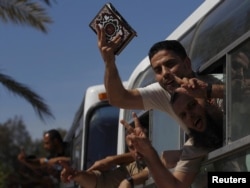 Вызваленыя з ізраільскай турмы палестынцы ўязжджаюць у Сэктар Газы