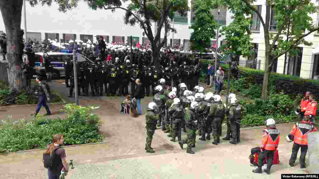 Demonstrația a fost reluată cu și mai mare amploare sîmbătă 1 iunie.