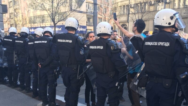 Rebić: Više policajaca povređeno tokom protesta u Beogradu