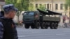La repetițiile de la Moscova pentru parada de Ziua Victoriei așteptată pe 9 mai 2025, armata rusă a demonstrat și drone Geran cu care atacă frecvent Ucraina, transportate de un camion militar.