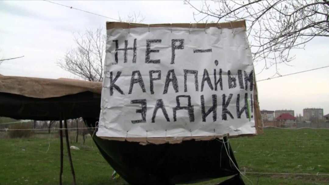 Мулат әйел порно фотоға түсіріп жатыр