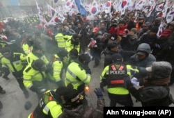 Столкновения полиции с участниками протеста против участия КНДР в Олимпиаде, 11 февраля 2018 года