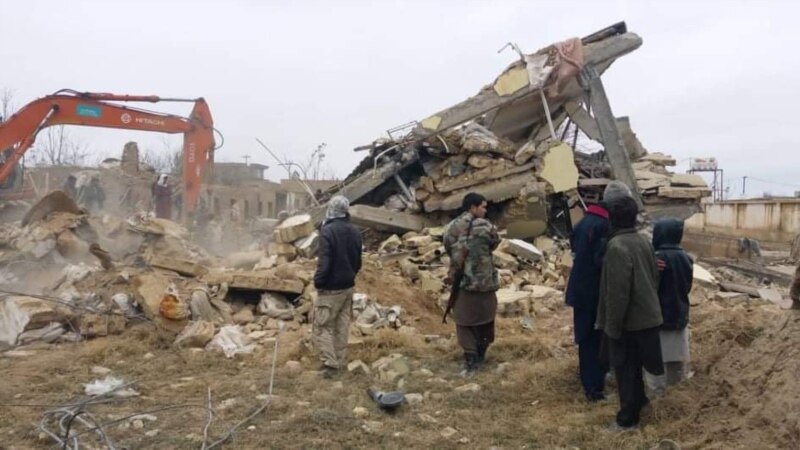 خسارت‌های مالی برجا مانده از انفجار هاموی بمب‌گذاری شده در فاریاب