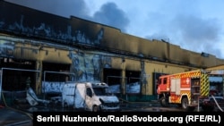 Požar u skladištu nakon ruskog raketnog napada u okrugu Buče u blizini Kijeva 1. augusta.