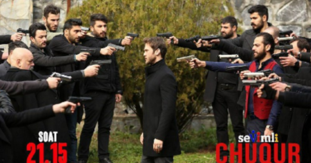 Shox yigit va qizlar uyatchan qiz dostini sikishadi