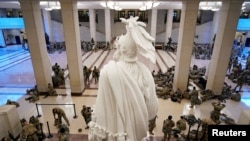 Националната гвардия в сградата на Конгреса