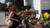 Кияни приносять квіти до Верховної Ради вшанувати загиблих нацгвардійців