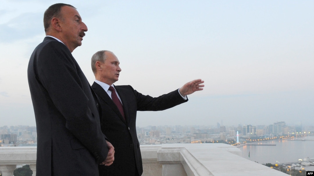 Russian President Vladimir Putin (right) and his Azerbaijani counterpart, Ilham Aliyev, in Baku on August 13